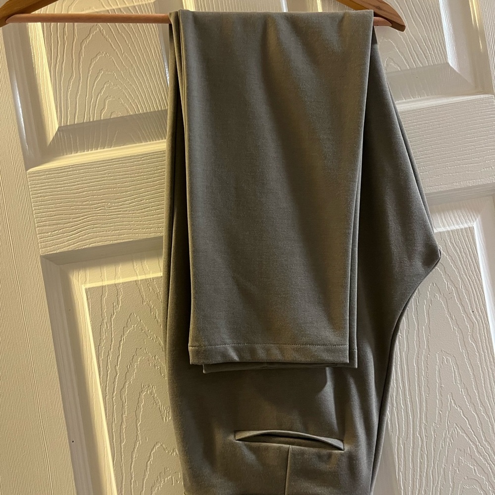 Uniqlo Women’s Charcoal Dress Pants